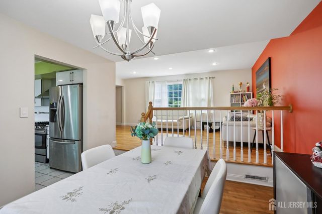3 Chelsea Court, Edison, NJ 08820