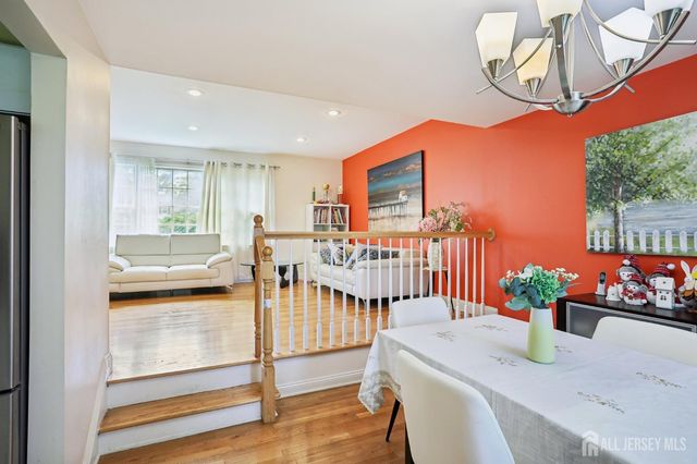 3 Chelsea Court, Edison, NJ 08820