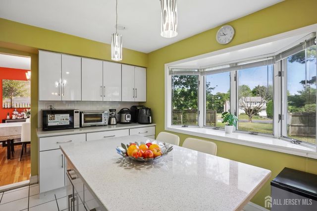 3 Chelsea Court, Edison, NJ 08820