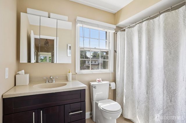 3 Chelsea Court, Edison, NJ 08820