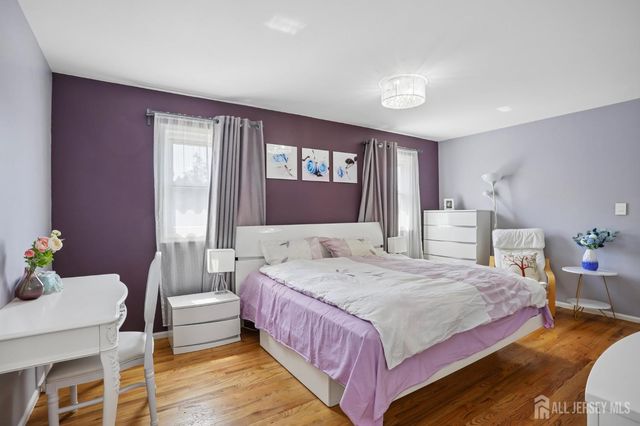 3 Chelsea Court, Edison, NJ 08820
