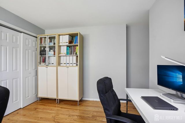 3 Chelsea Court, Edison, NJ 08820