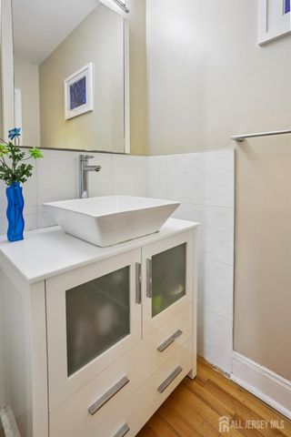 3 Chelsea Court, Edison, NJ 08820