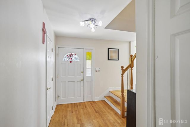 3 Chelsea Court, Edison, NJ 08820