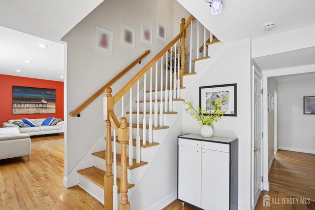 3 Chelsea Court, Edison, NJ 08820