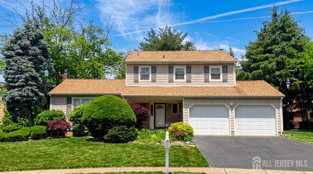 3 Chelsea Court, Edison, NJ 08820