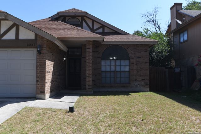 3231 TREE GROVE DR, San Antonio, TX 78247
