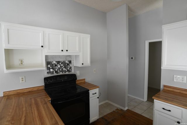 3231 TREE GROVE DR, San Antonio, TX 78247