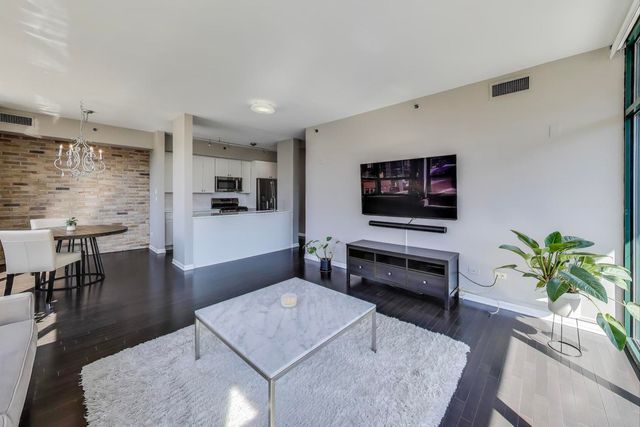 400 W Ontario Street 1005, Chicago, IL 60654