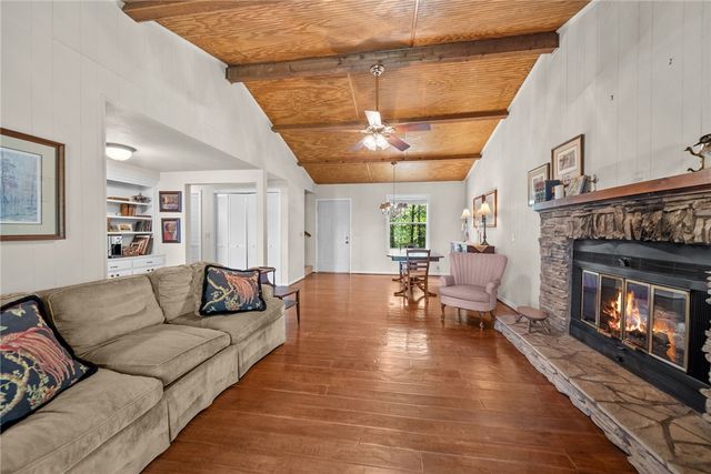 11418 Country Club Drive, Garfield, AR 72732