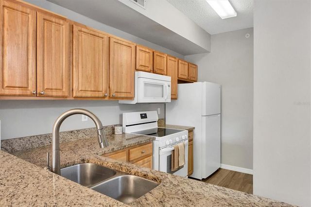 5700 BENTGRASS DRIVE 16-211, Sarasota, FL 34235