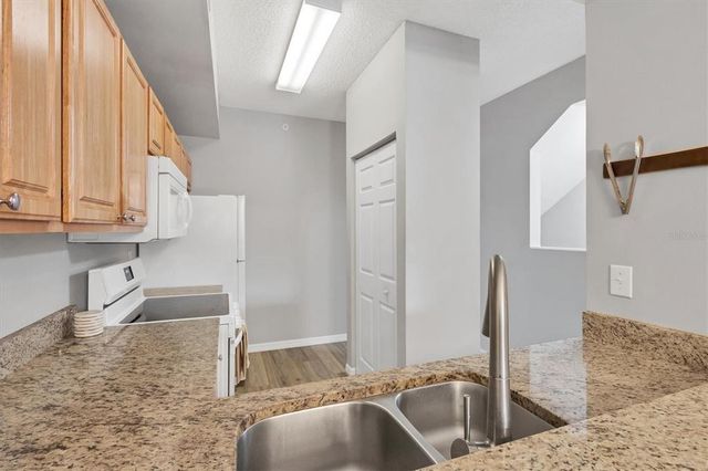 5700 BENTGRASS DRIVE 16-211, Sarasota, FL 34235
