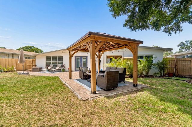 4618 W BAY COURT AVENUE, Tampa, FL 33611
