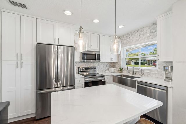 4618 W BAY COURT AVENUE, Tampa, FL 33611