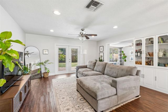 4618 W BAY COURT AVENUE, Tampa, FL 33611