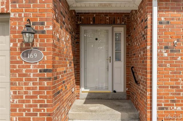 169 Tori Pines Drive, Oakville, MO 63129