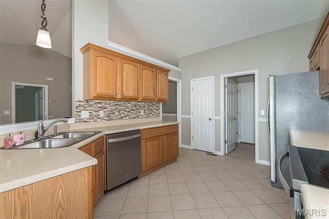 169 Tori Pines Drive, Oakville, MO 63129