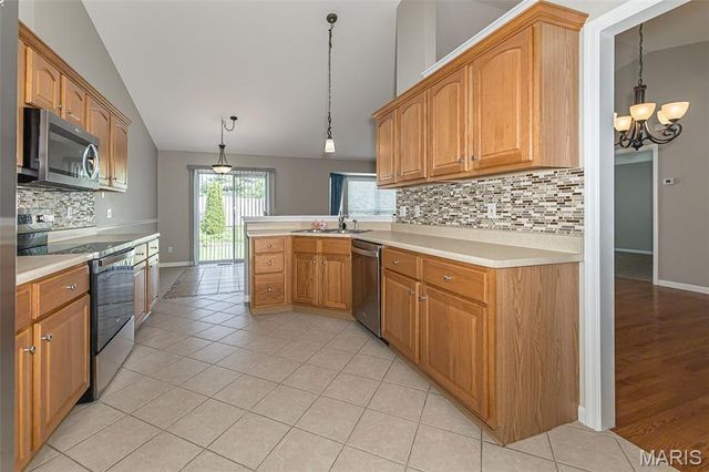 169 Tori Pines Drive, Oakville, MO 63129