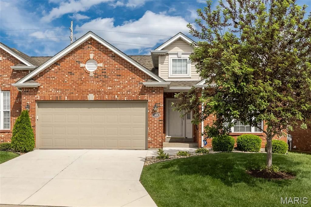 169 Tori Pines Drive, Oakville, MO 63129