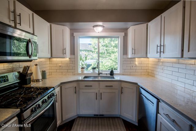 8579 N Cloverleaf DR, Hayden, ID 83835