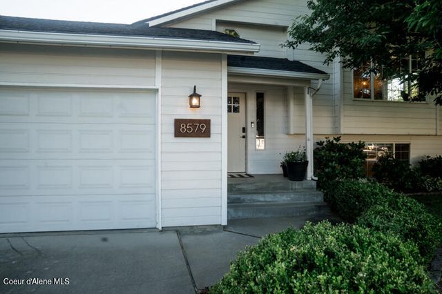 8579 N Cloverleaf DR, Hayden, ID 83835