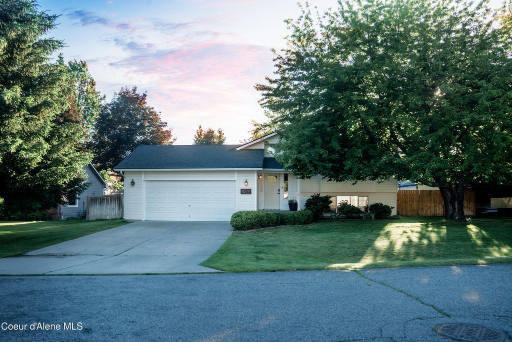 8579 N Cloverleaf DR, Hayden, ID 83835