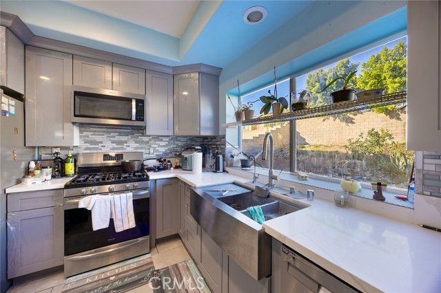 14956 Genoa, Fontana, CA 92336