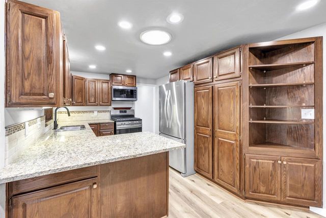 2940 N ONEIDA STREET, Appleton, WI 54911