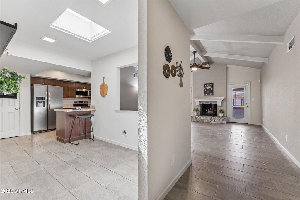 Image 10 of property listing at 7621 E VISTA Drive, Scottsdale, AZ 85250