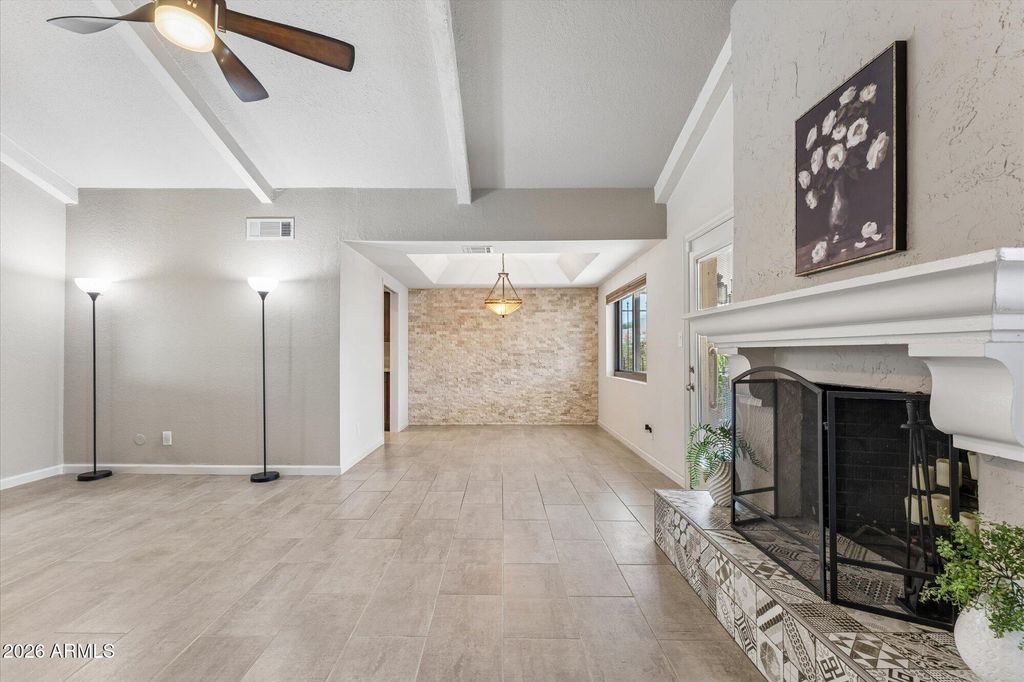 Image 12 of property listing at 7621 E VISTA Drive, Scottsdale, AZ 85250