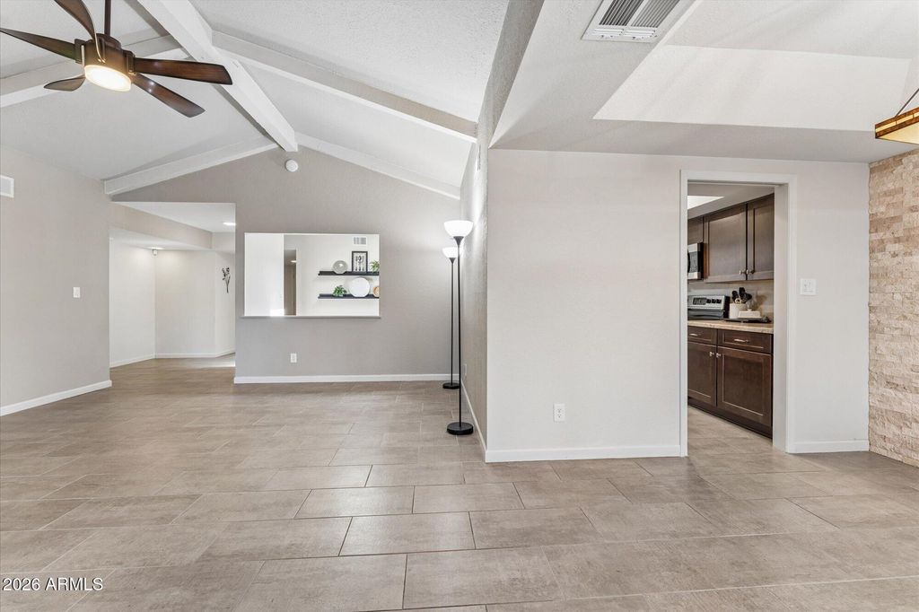 Image 16 of property listing at 7621 E VISTA Drive, Scottsdale, AZ 85250