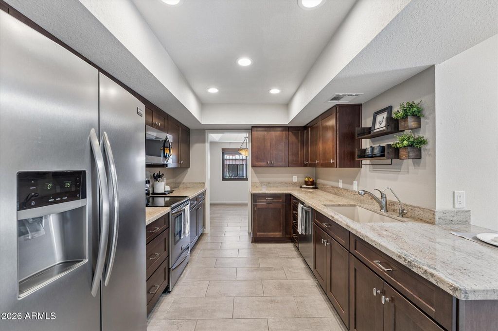 Image 3 of property listing at 7621 E VISTA Drive, Scottsdale, AZ 85250