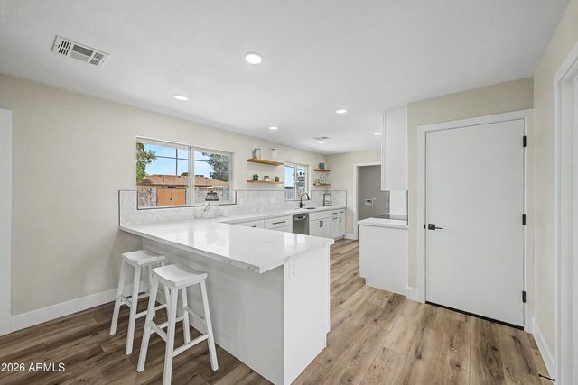 922 E LOYOLA Drive, Tempe, AZ 85282