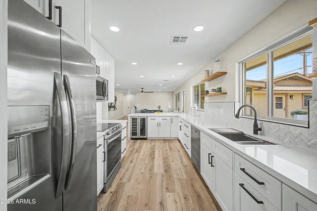 922 E LOYOLA Drive, Tempe, AZ 85282