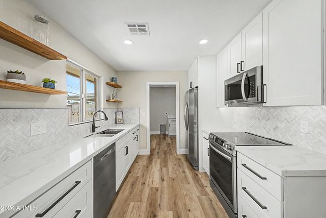 922 E LOYOLA Drive, Tempe, AZ 85282