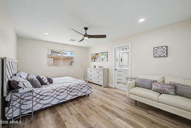 922 E LOYOLA Drive, Tempe, AZ 85282