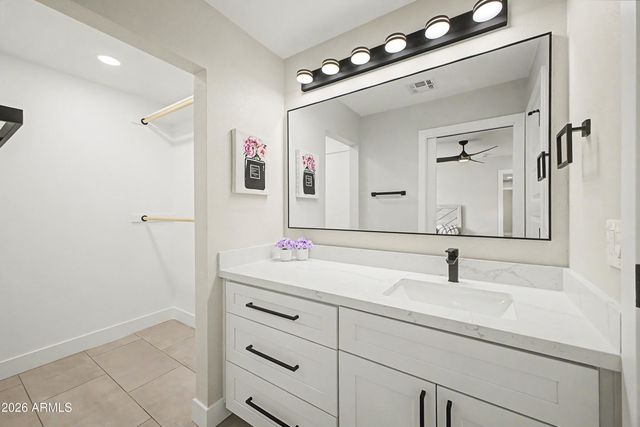 922 E LOYOLA Drive, Tempe, AZ 85282