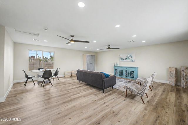 922 E LOYOLA Drive, Tempe, AZ 85282