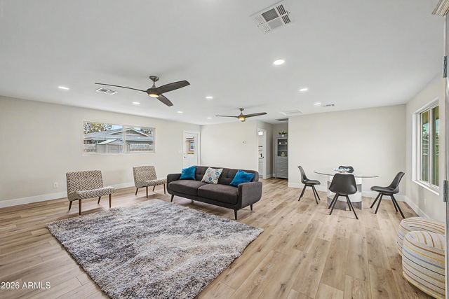 922 E LOYOLA Drive, Tempe, AZ 85282