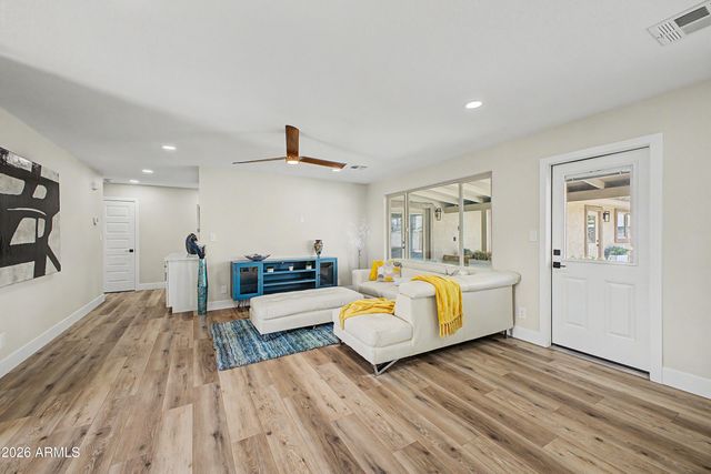 922 E LOYOLA Drive, Tempe, AZ 85282