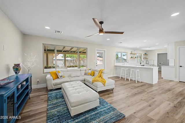 922 E LOYOLA Drive, Tempe, AZ 85282