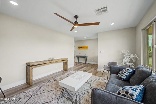 922 E LOYOLA Drive, Tempe, AZ 85282