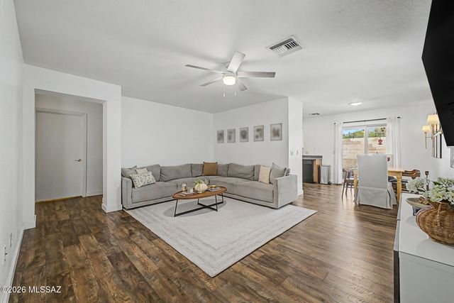 7834 N Jewelflower Drive, Tucson, AZ 85741