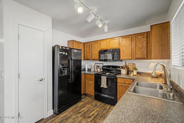 7834 N Jewelflower Drive, Tucson, AZ 85741