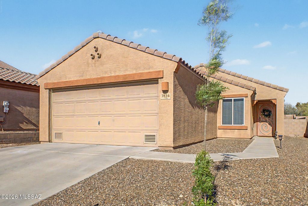 7834 N Jewelflower Drive, Tucson, AZ 85741