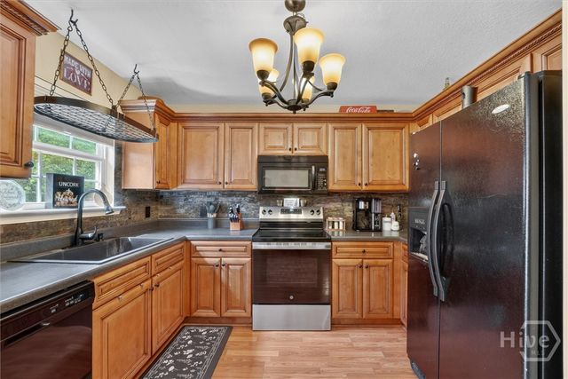40 JR Drive, Ellabell, GA 31308