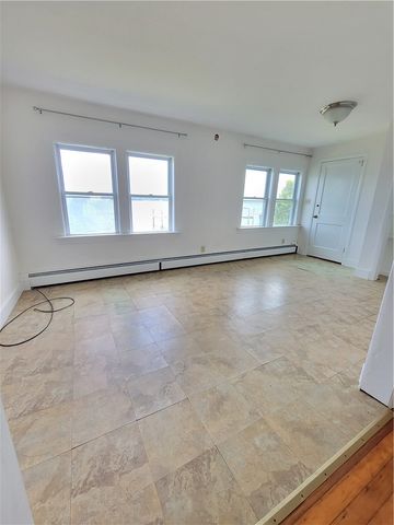 38 Aquidneck Avenue, Portsmouth, RI 02871