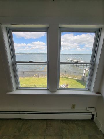 38 Aquidneck Avenue, Portsmouth, RI 02871