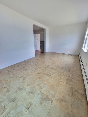 38 Aquidneck Avenue, Portsmouth, RI 02871