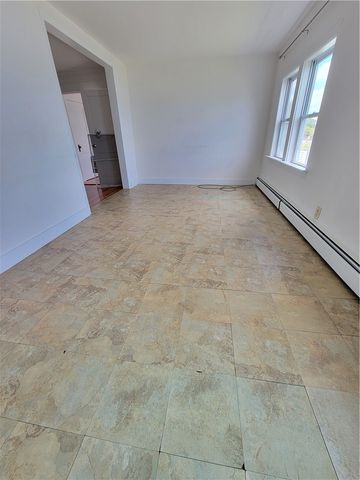 38 Aquidneck Avenue, Portsmouth, RI 02871